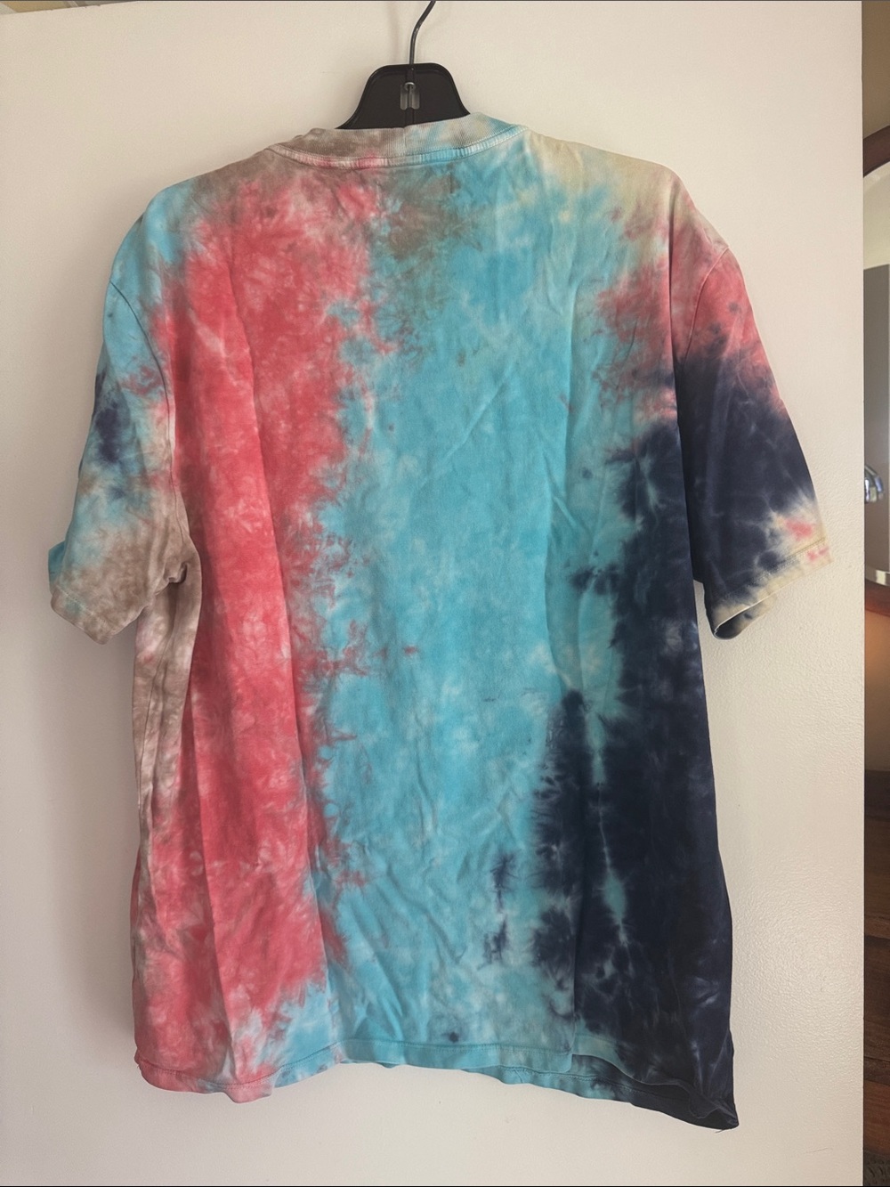 GUESS Tie-Dye Logo Tee in Blue, Red, Navy & Cream - Picture 4 of 6